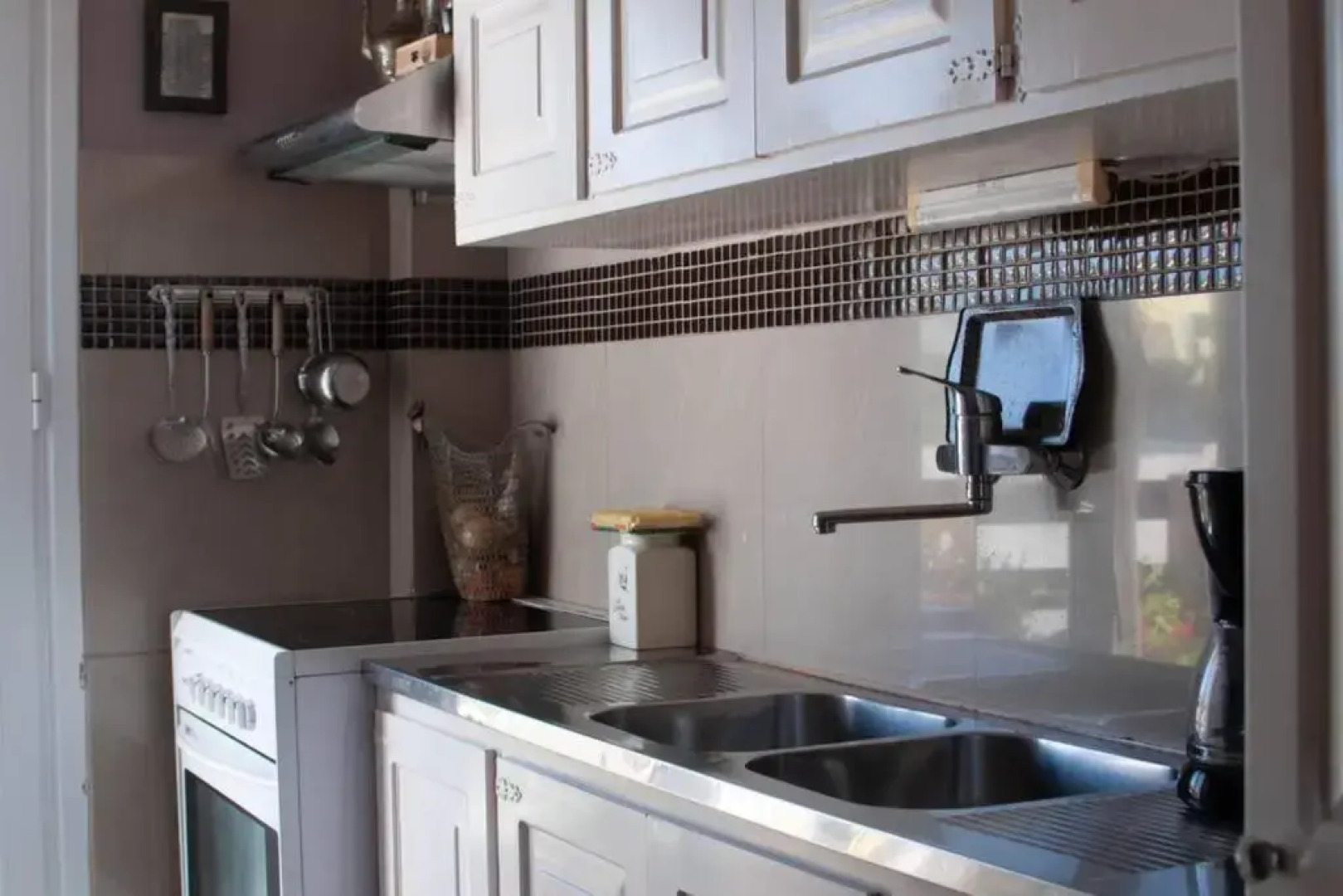 Marys Art and Cultural House 100meters from the beach