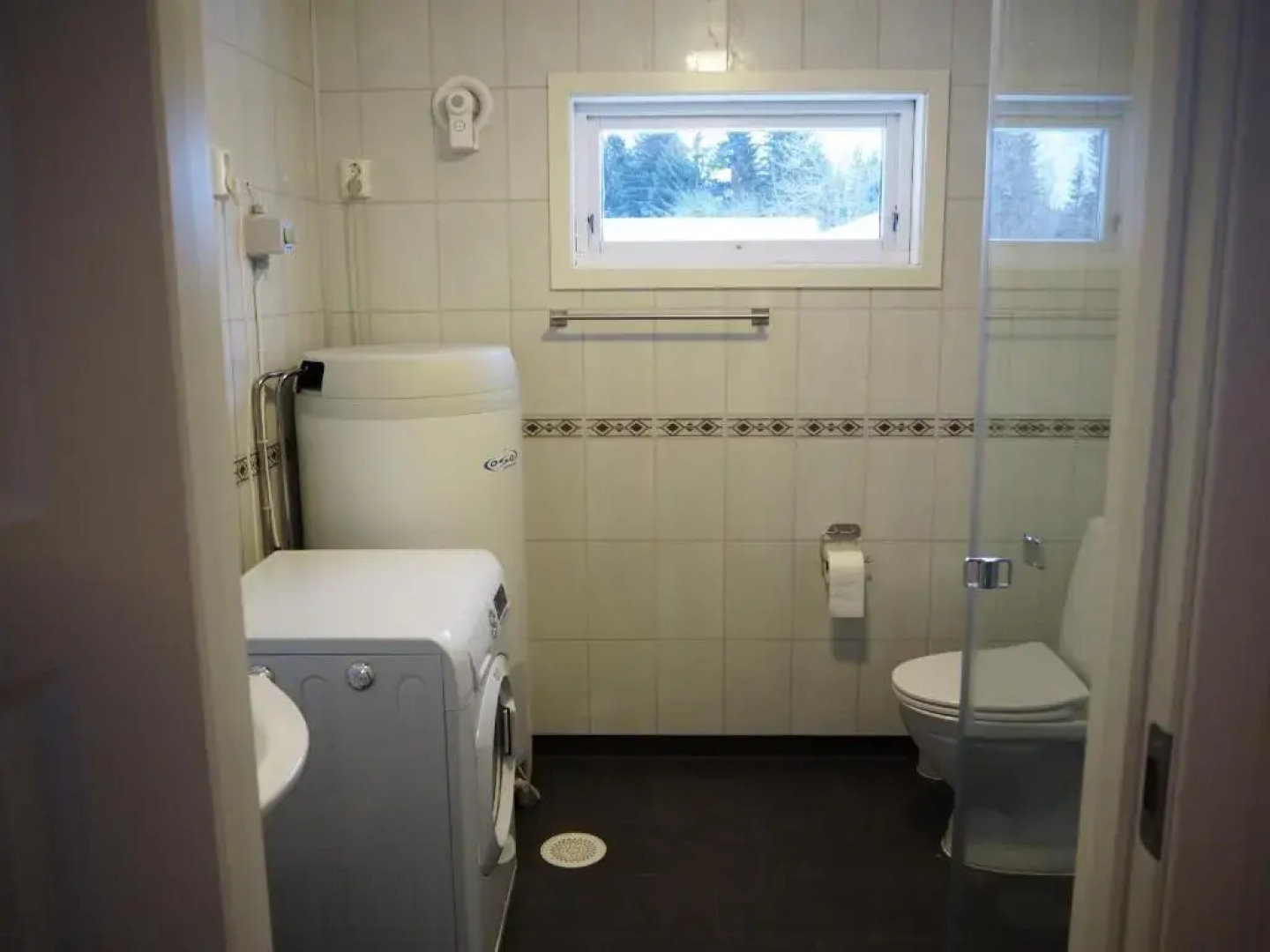 Cabin with great view close to town and ski area