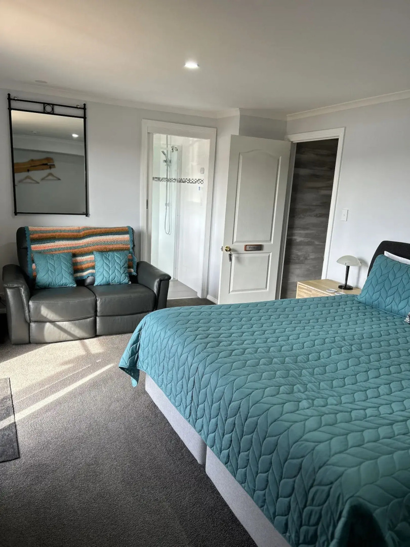 Storm Bay Guest House & Cottage