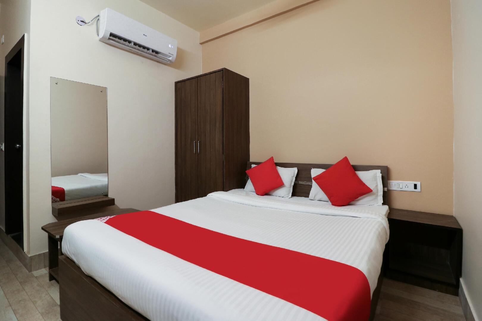 OYO Flagship 43723 Hotel Crystal Riverside