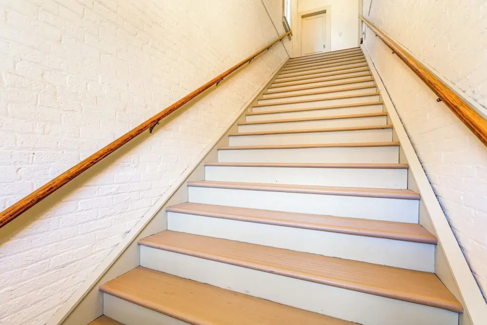 Walkable Wytheville Loft on Main Street!