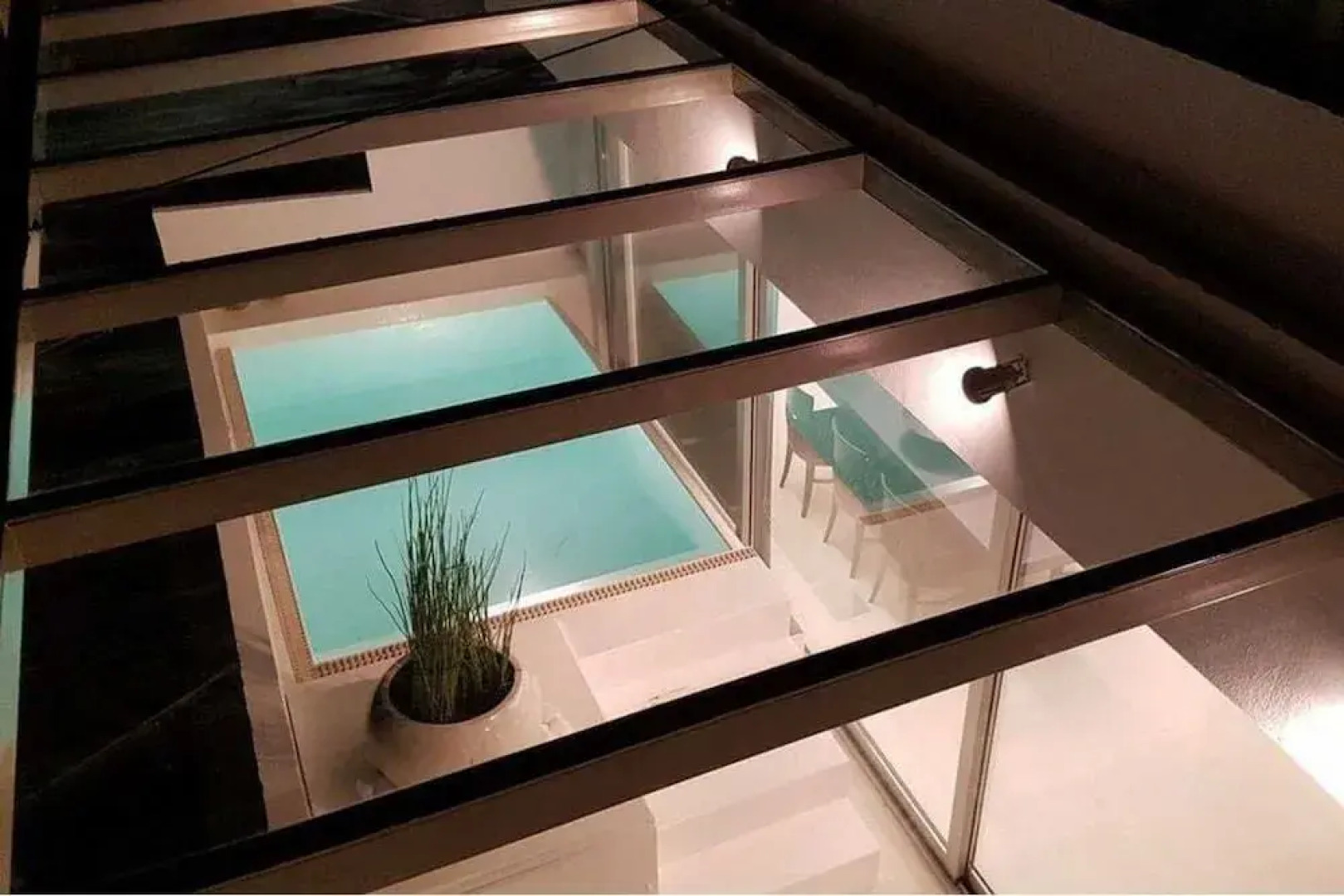 Alto Psyrri Penthouse by K&K