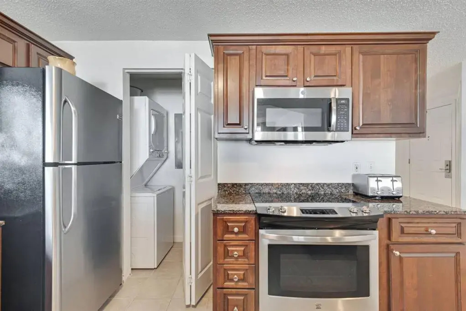 Bristol 610 - Spacious Corner Unit w/ Large Balcony & Gorgeous Beach View!