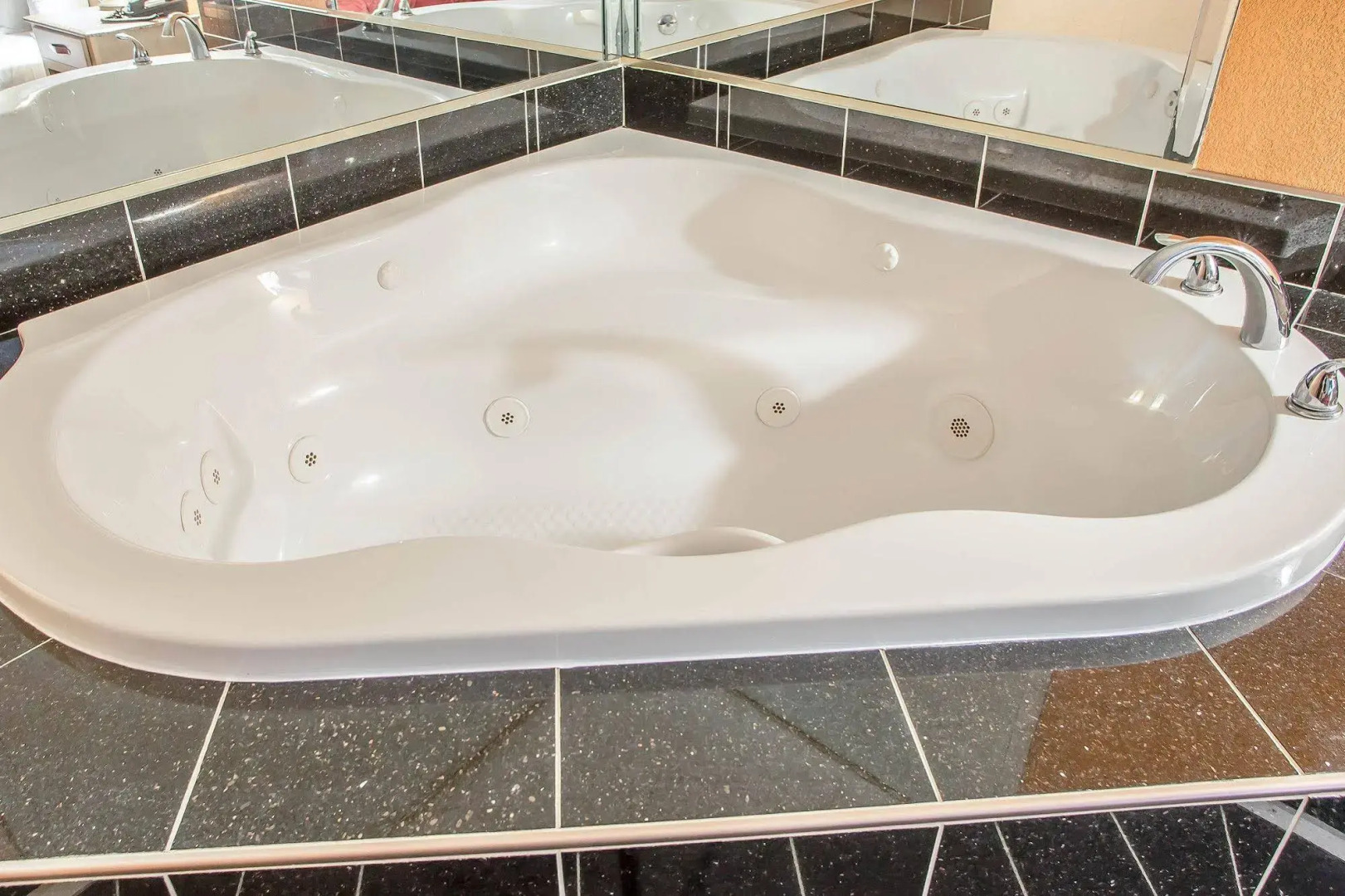 RODEWAY INN and SUITES