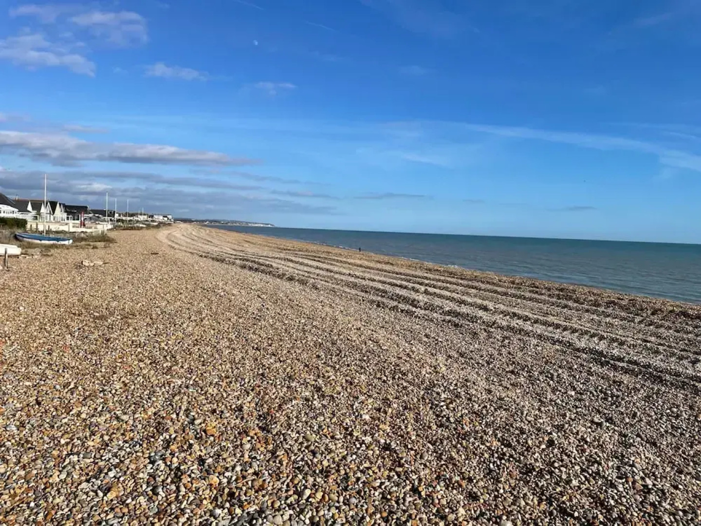 Contemporary Beachfront Bungalow With Direct Access to the Sea