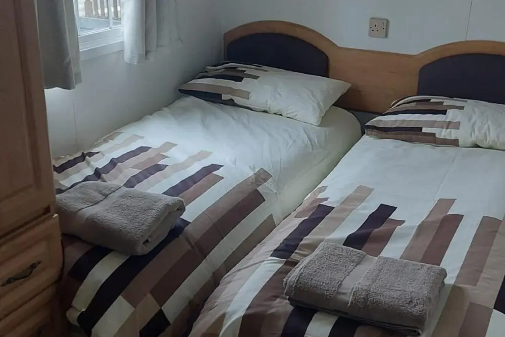 Llanarmon-yn-ial 3-bed Caravan, Sleeps 6