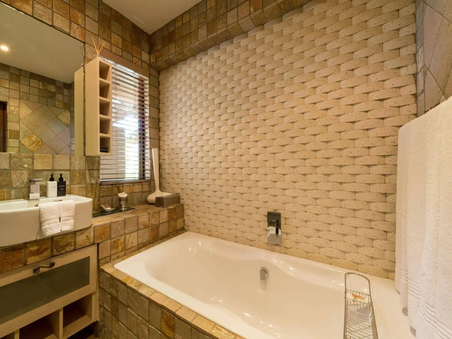 Khaya Ndlovu Manor House