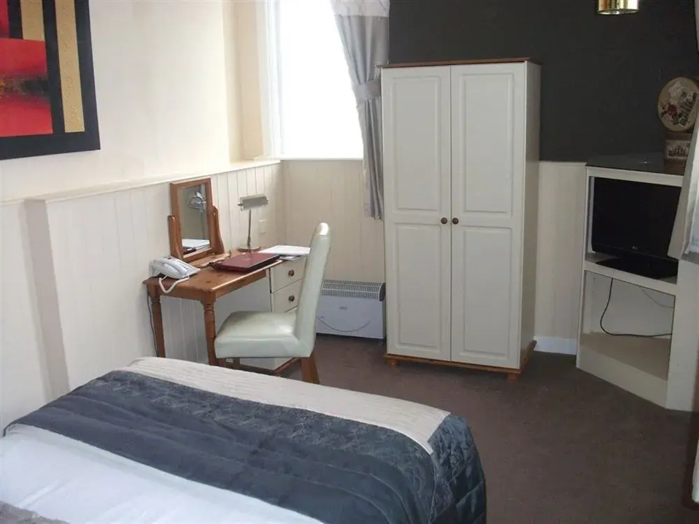 The New Staincliffe Hotel