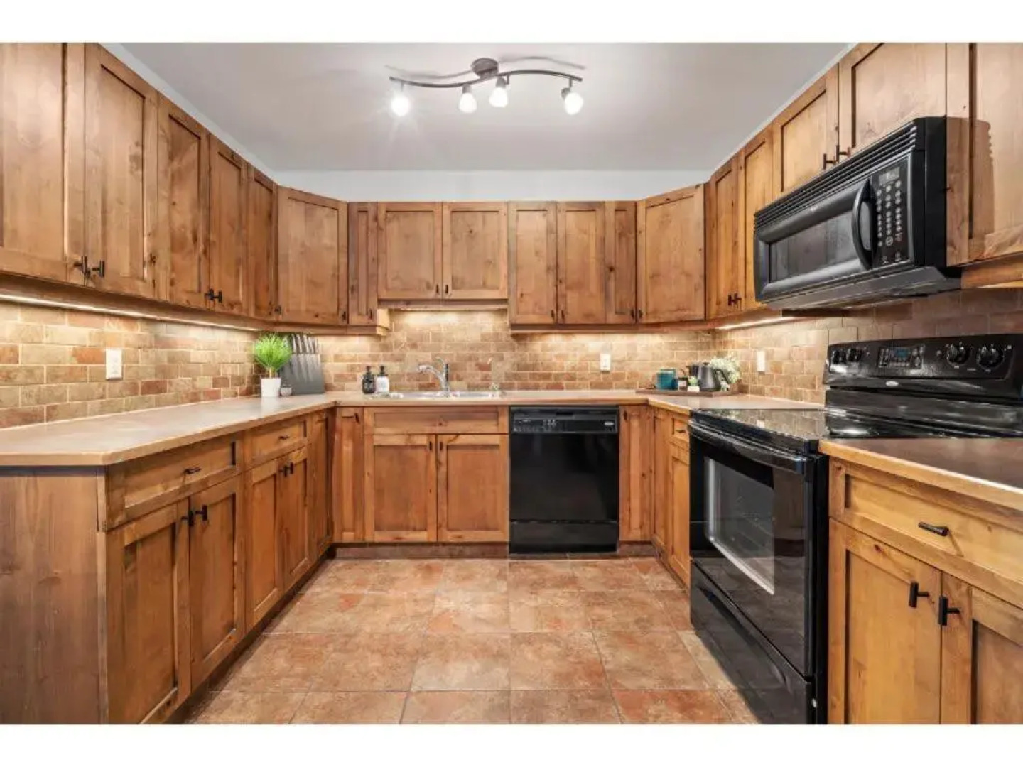 The Grizzly House I Sleep 7 I Patio & BBQ I 55 TV