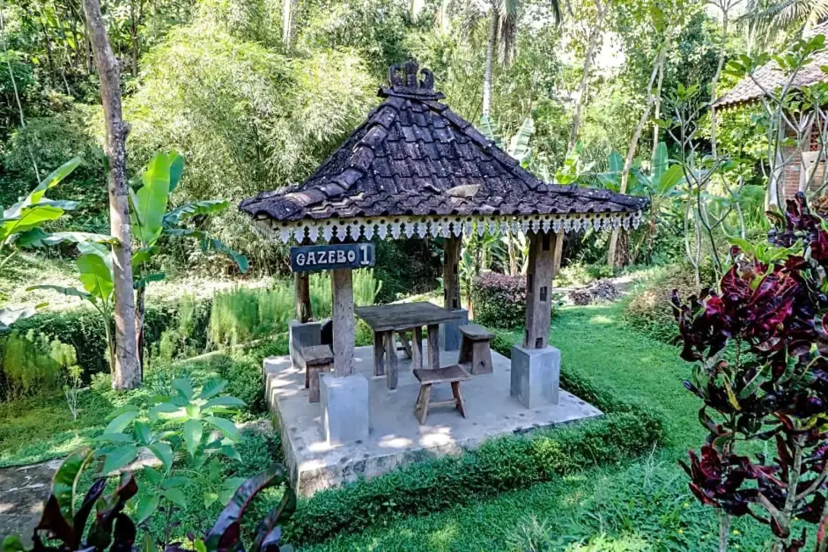 Balkondes Kenalan by ZUZU