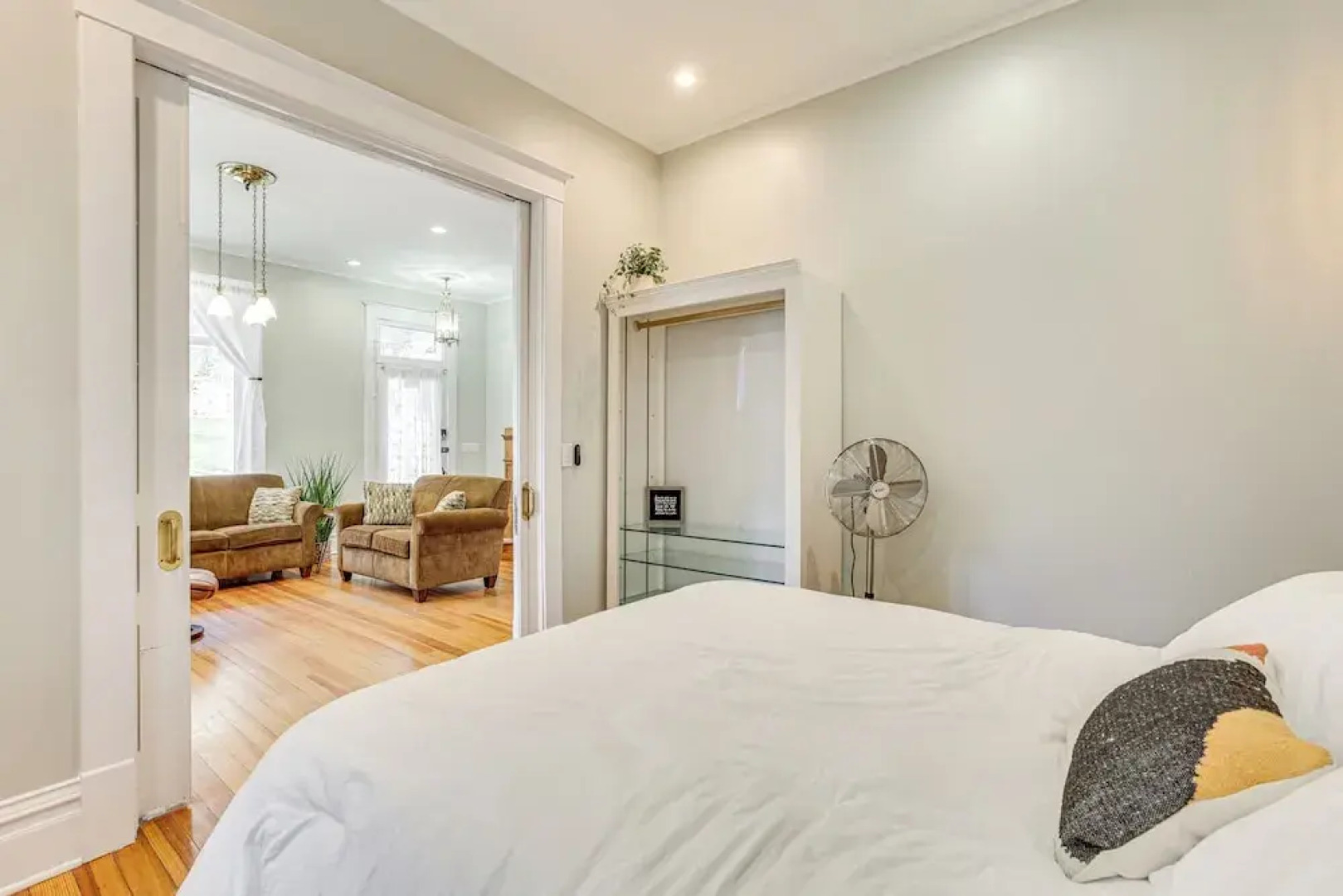 Walk Downtown: Inviting Historic Home in Dubuque!