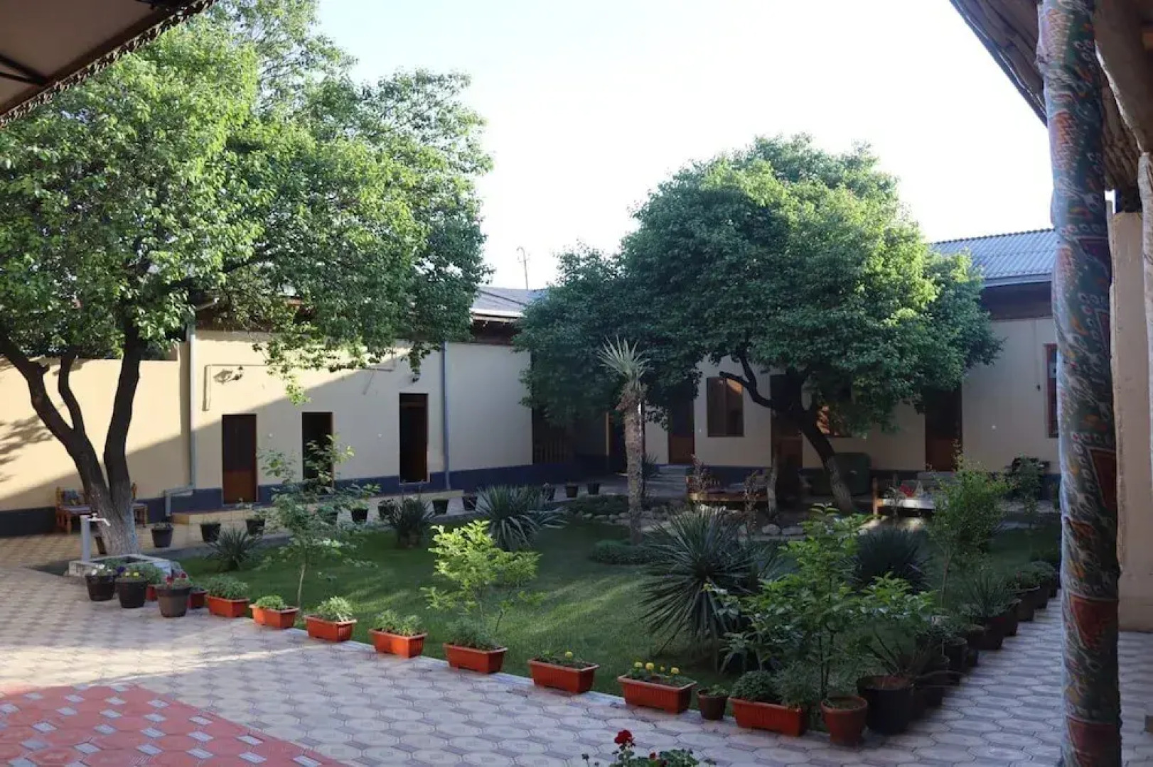 Пансион Ikathouse