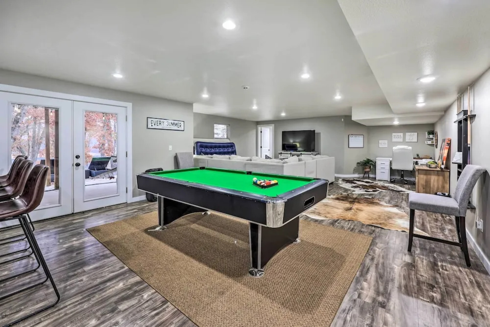 Lakefront Rogers Getaway w/ Hot Tub & Deck!