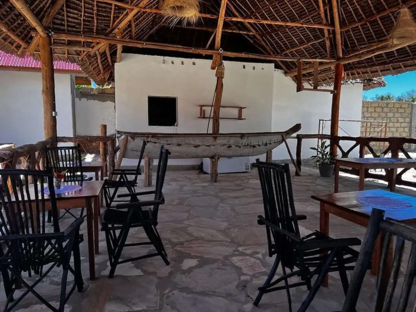 Balungi Bungalow & Restaurant