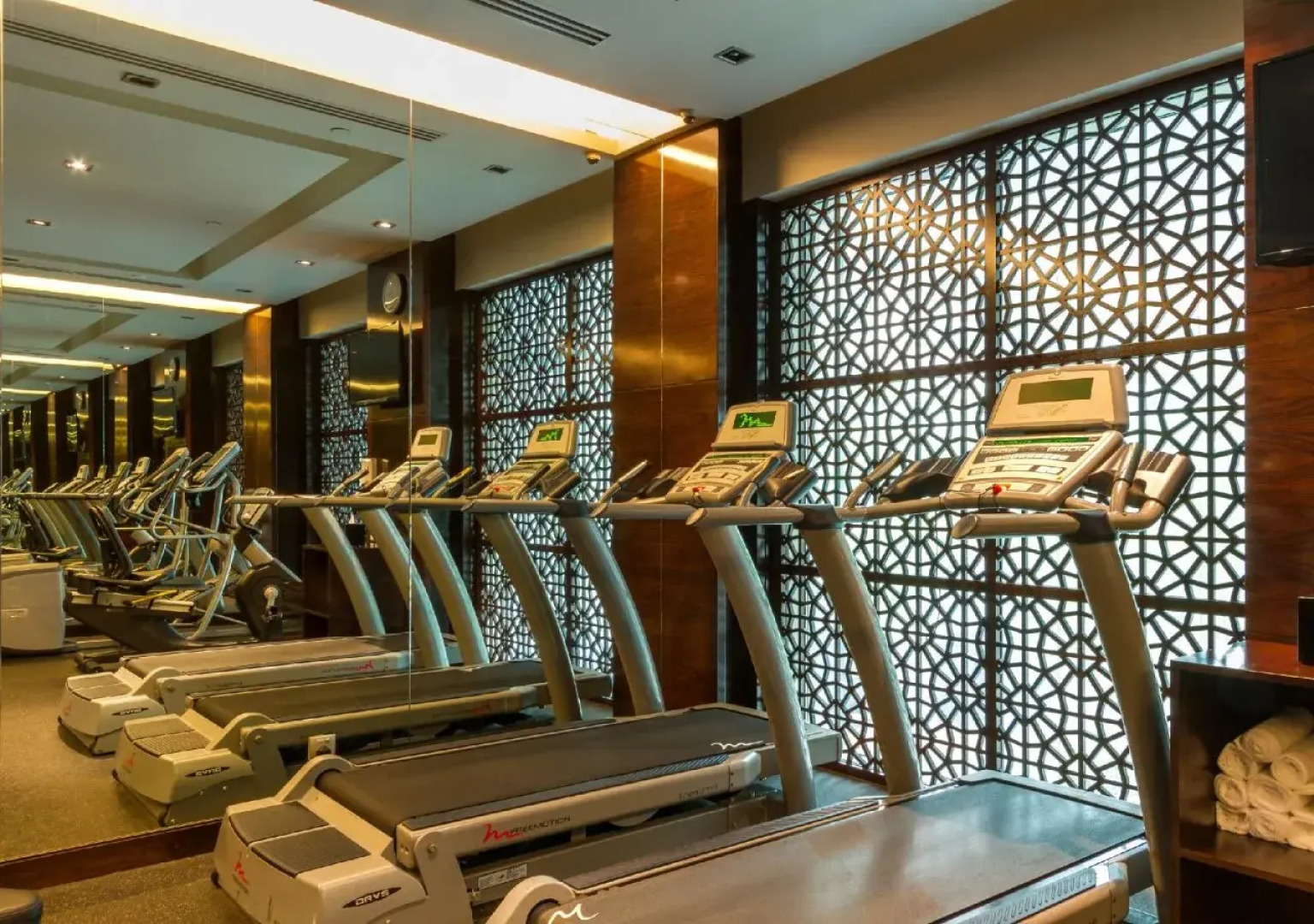 Отель The Robertson House by The Crest Collection