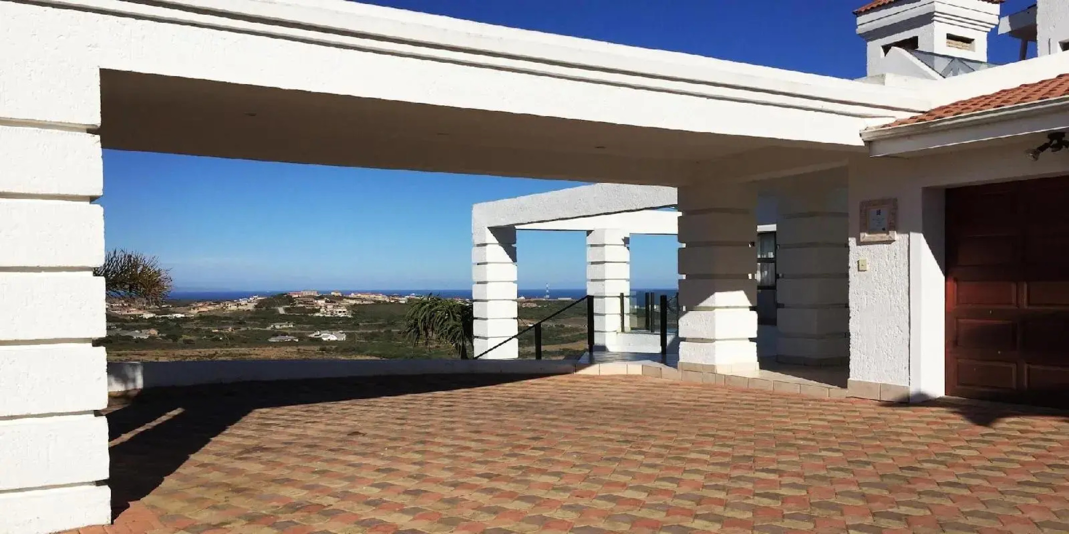 Fly Me To The Moon Guesthouse