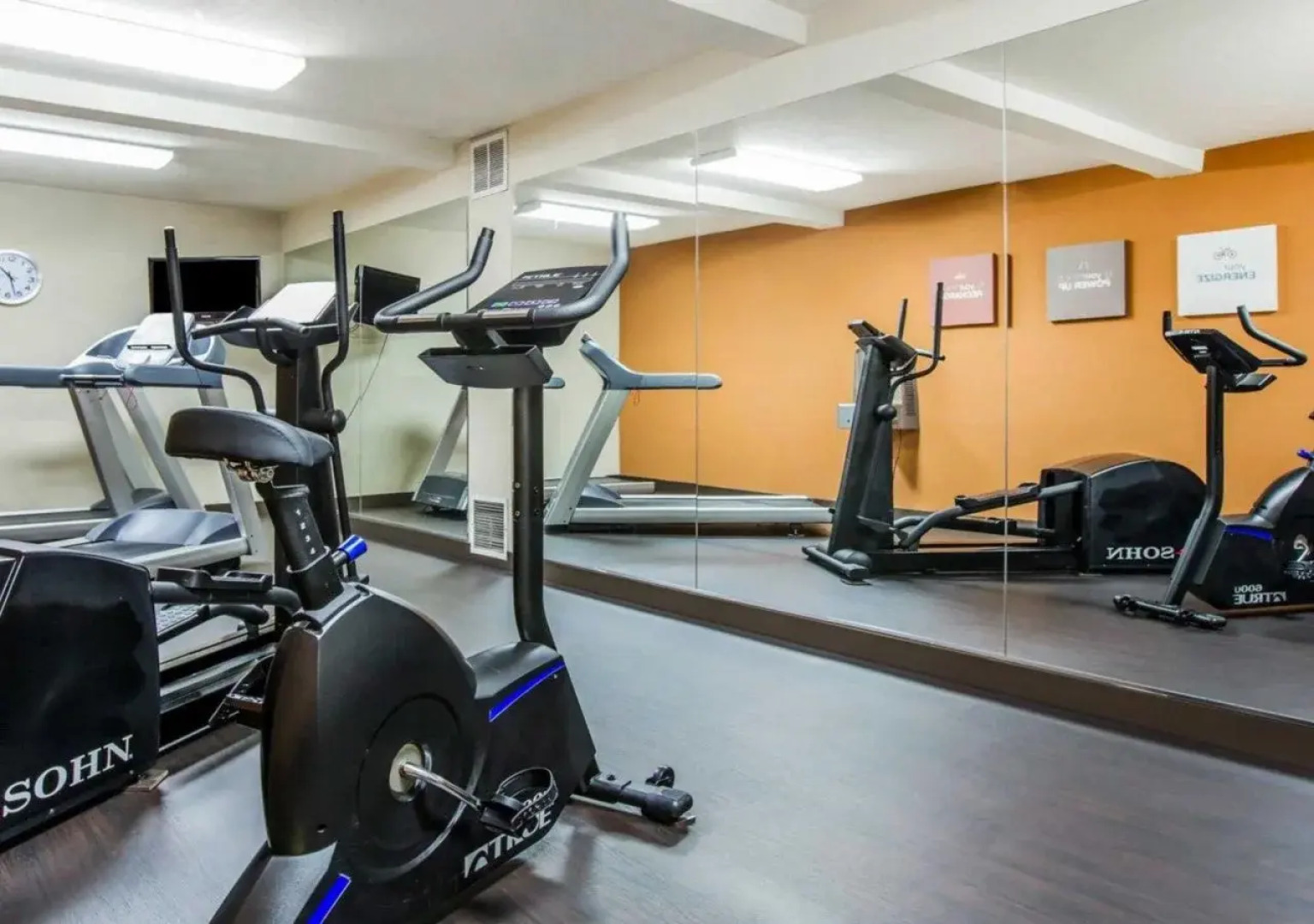 Comfort Suites Visalia Convention Center