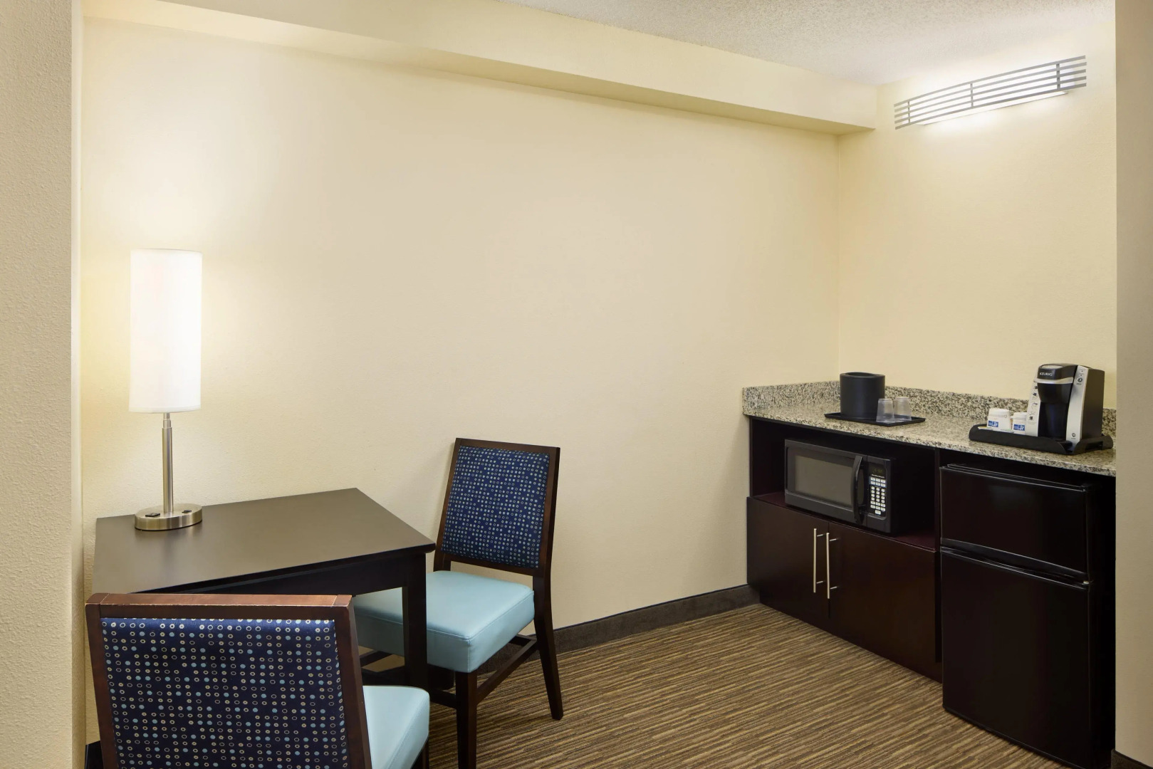 Holiday Inn Express & Suites Alpharetta - Windward Parkway by IHG