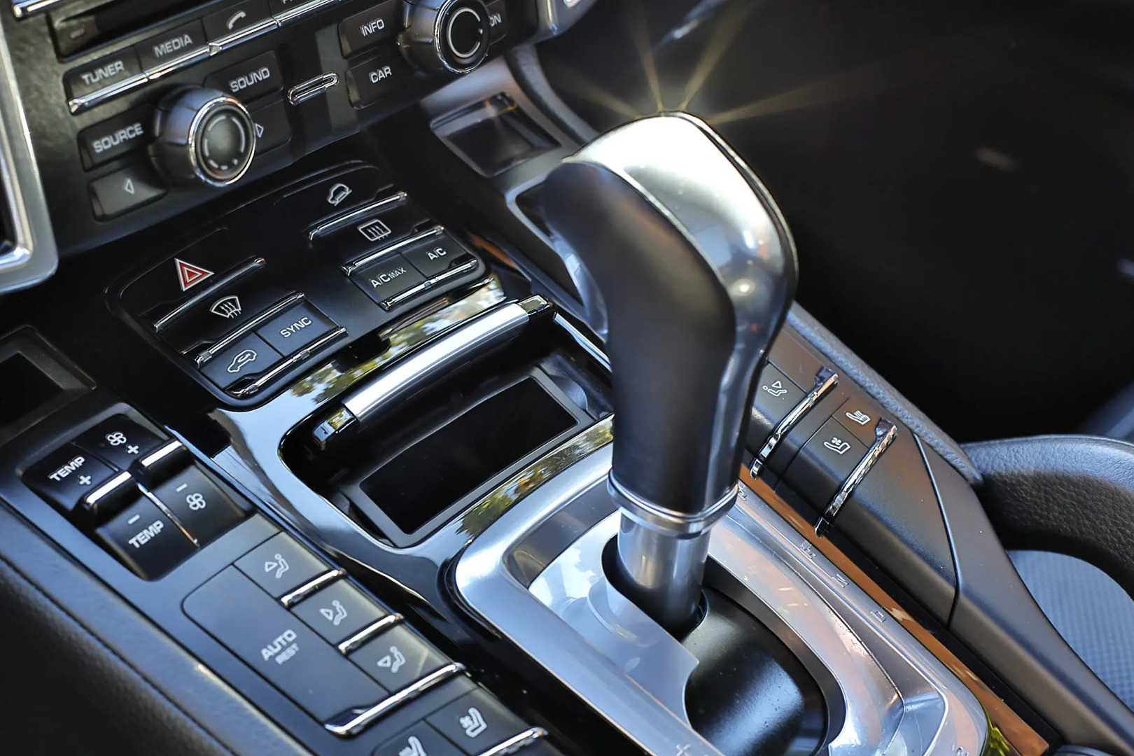 Bright Condo, Plenty of Room, Sleeps Upto 8