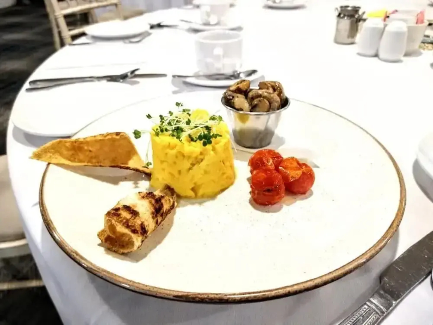 Lakeside Manor Hotel