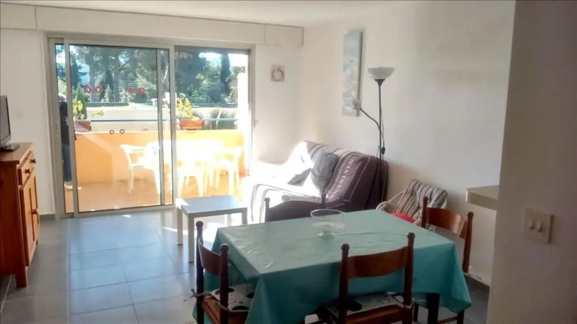 Studio in Bormes-les-mimosas, With Enclosed Garden and Wifi - 400 m Fr