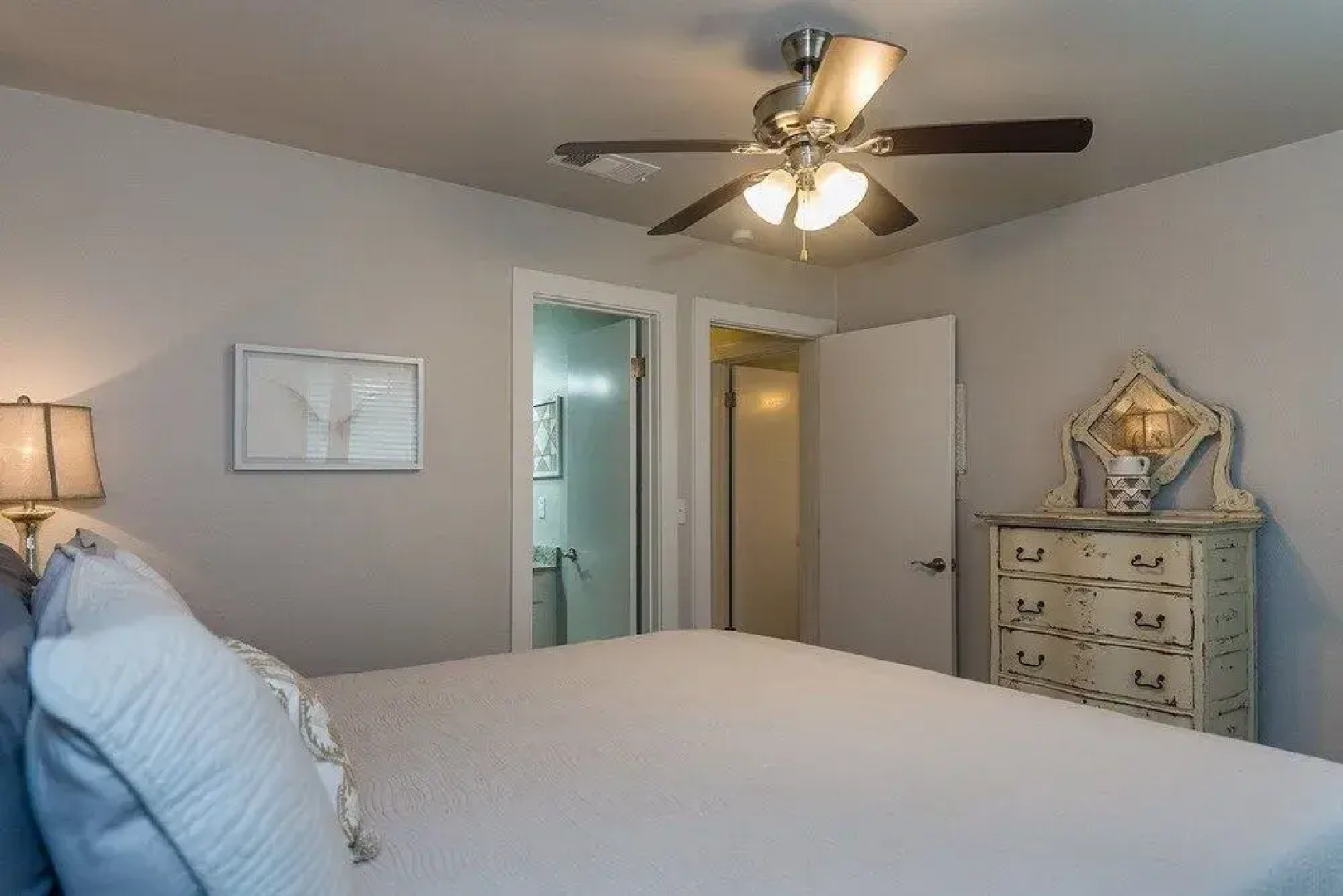 Fredericksburg Fun 3 Bedroom Apts by Redawning