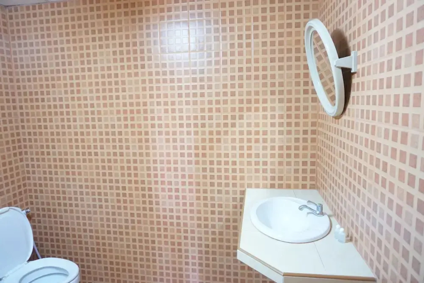 Na Thammachart Hotel