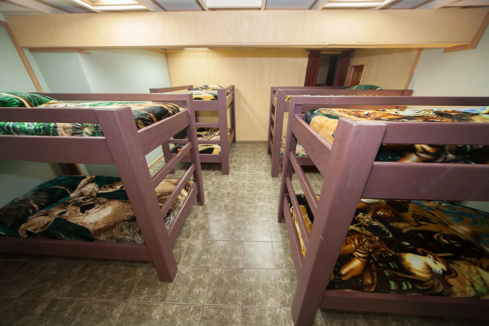 Log Cabin Lodge & Suites