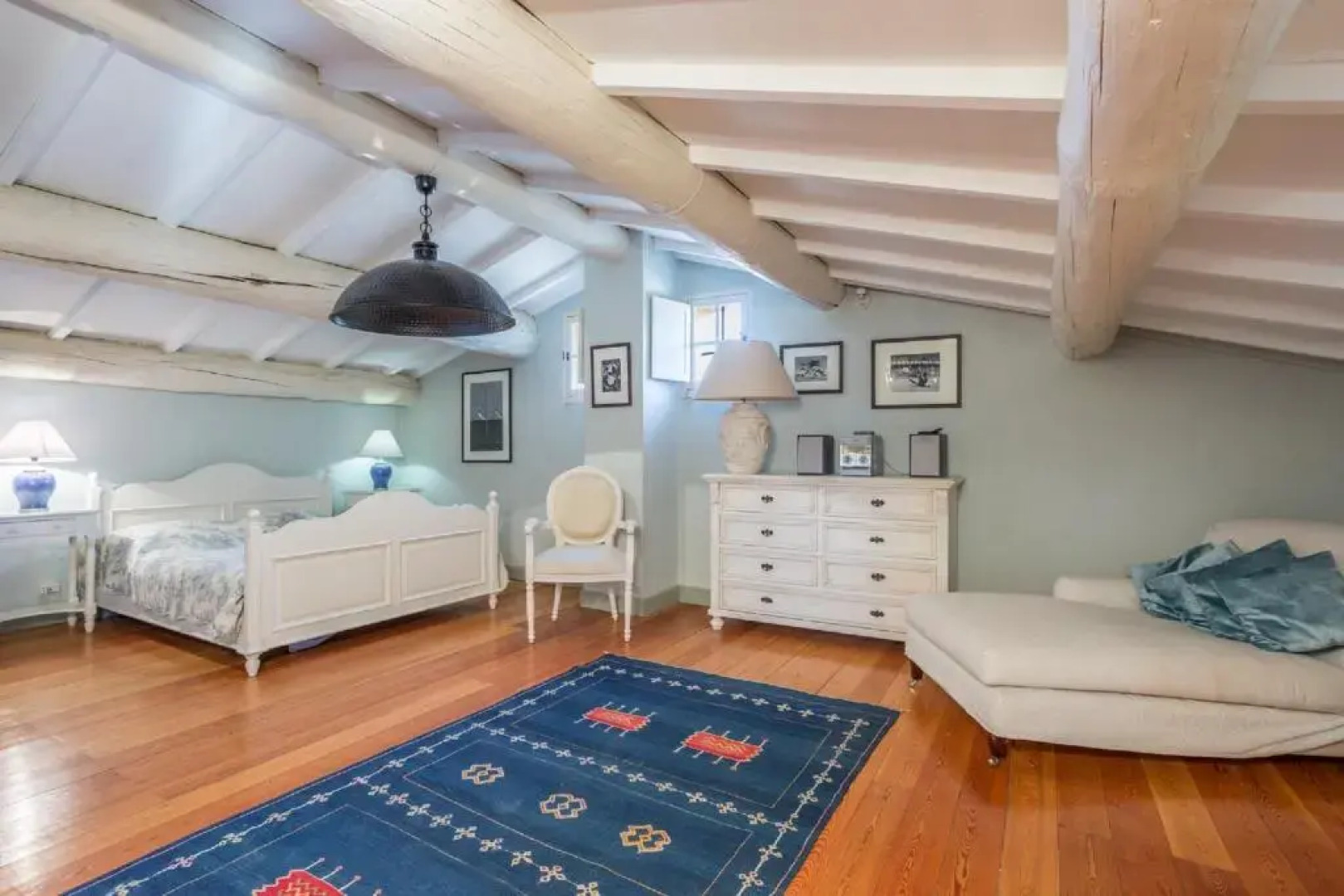 Superbe Mas Provençal 600m2 avec une Superbe Piscine Chauffée et très grand jardin 9000m2, situé au cœur du Luberon en campagne proche de L'Isle sur la Sorgue, 12 personnes, LS2-17 FIGNOULADO