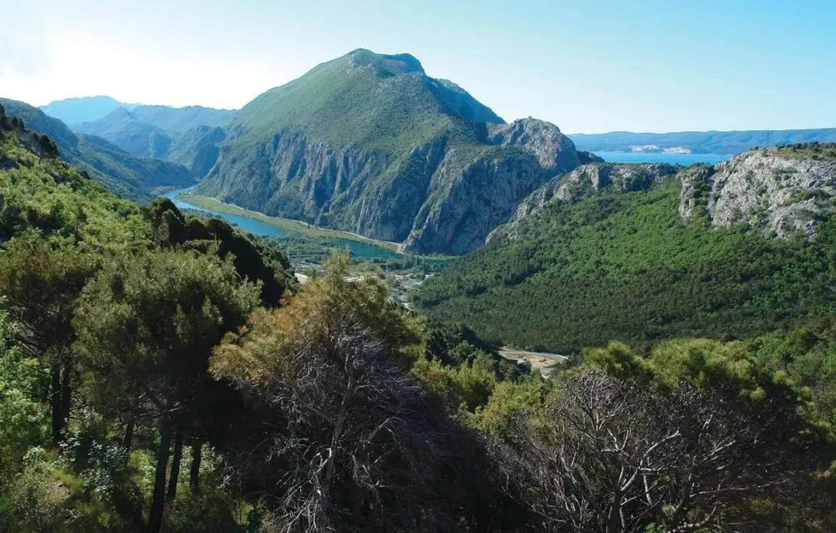 Awesome Home in Tugare With Wifi and 4 Bedrooms