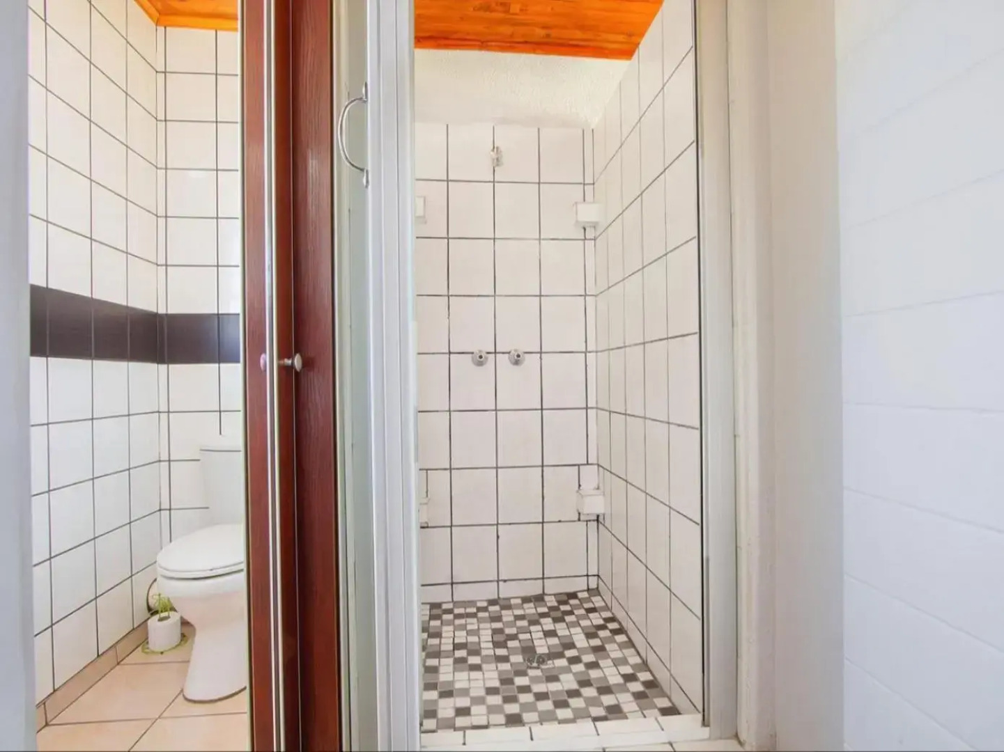 Airport Bird & Game Lodge