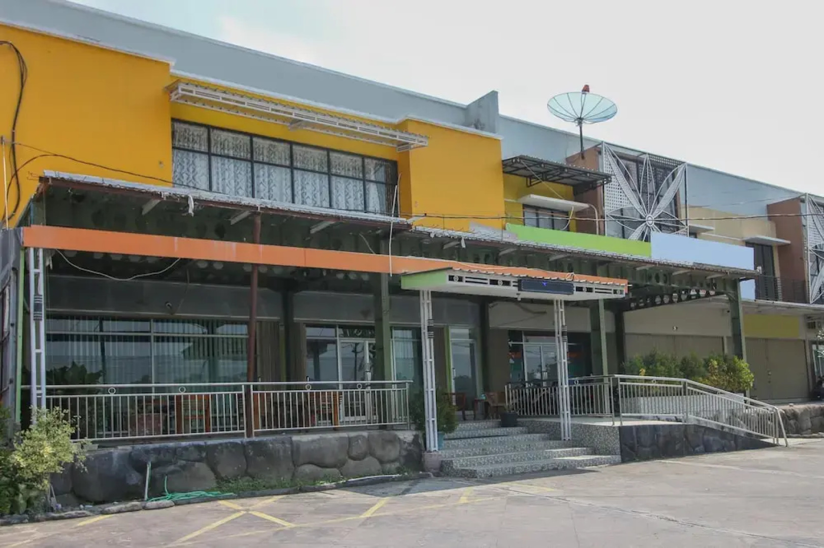 Airy Bandara Adi Soemarmo 3 Solo