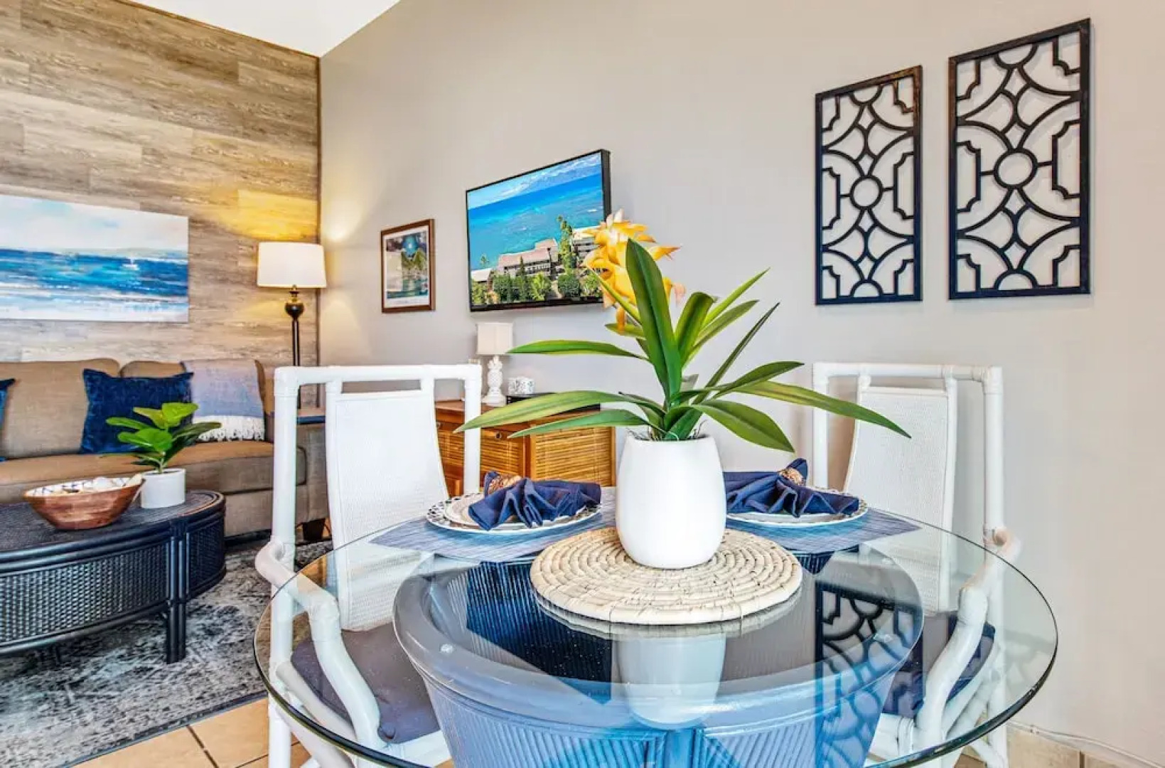 Pohailani #102 Studio Bedroom Condo by RedAwning