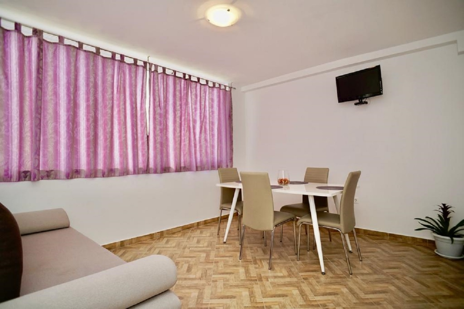 Apartment Rose - 30 m from the beach: A5 Seget Vranjica, Riviera Trogir