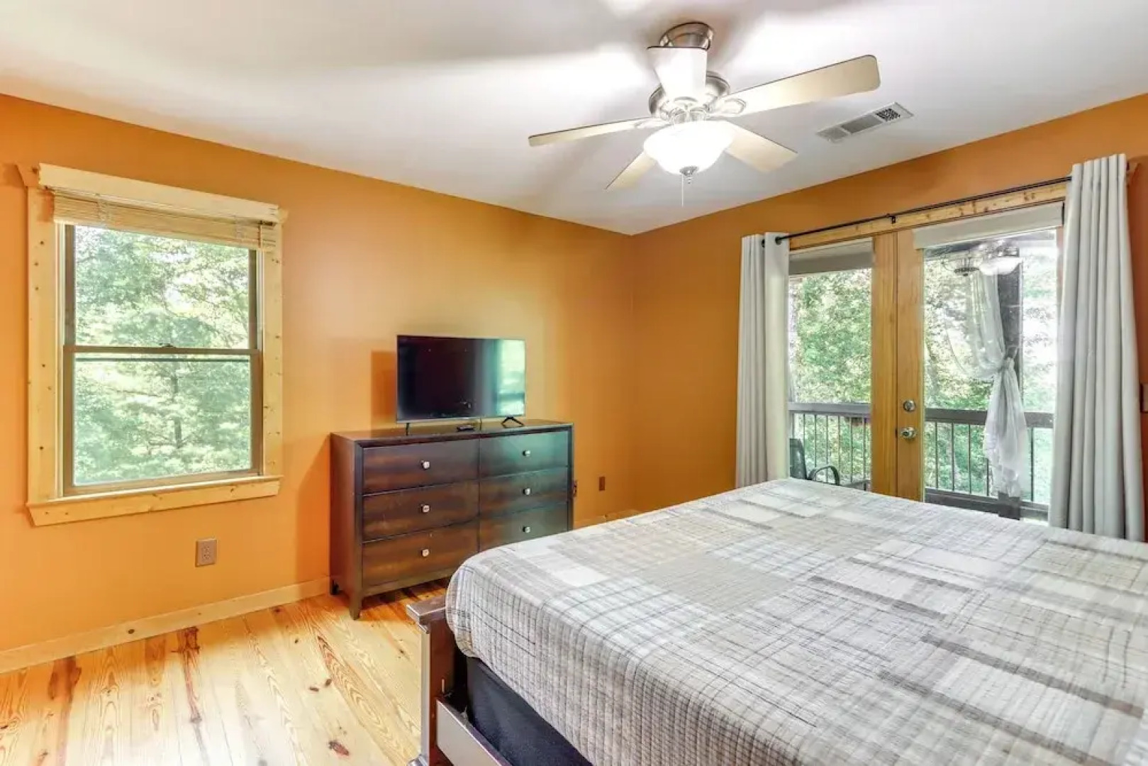 Deck & Private Hot Tub: Cabin in Ellijay!