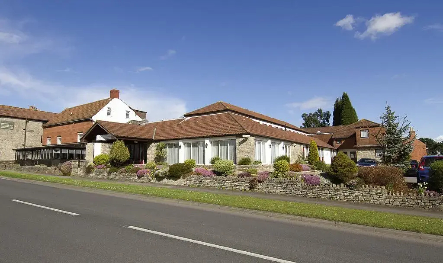 Almondsbury Inn & Lounge