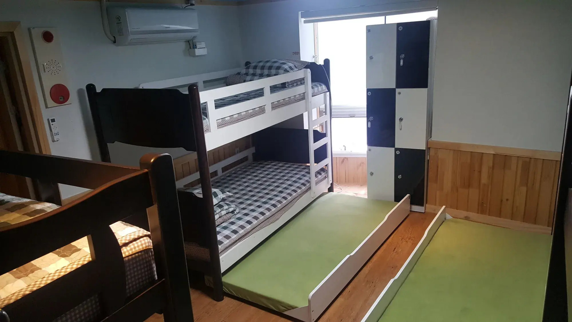 Dongbaekseom Guest House