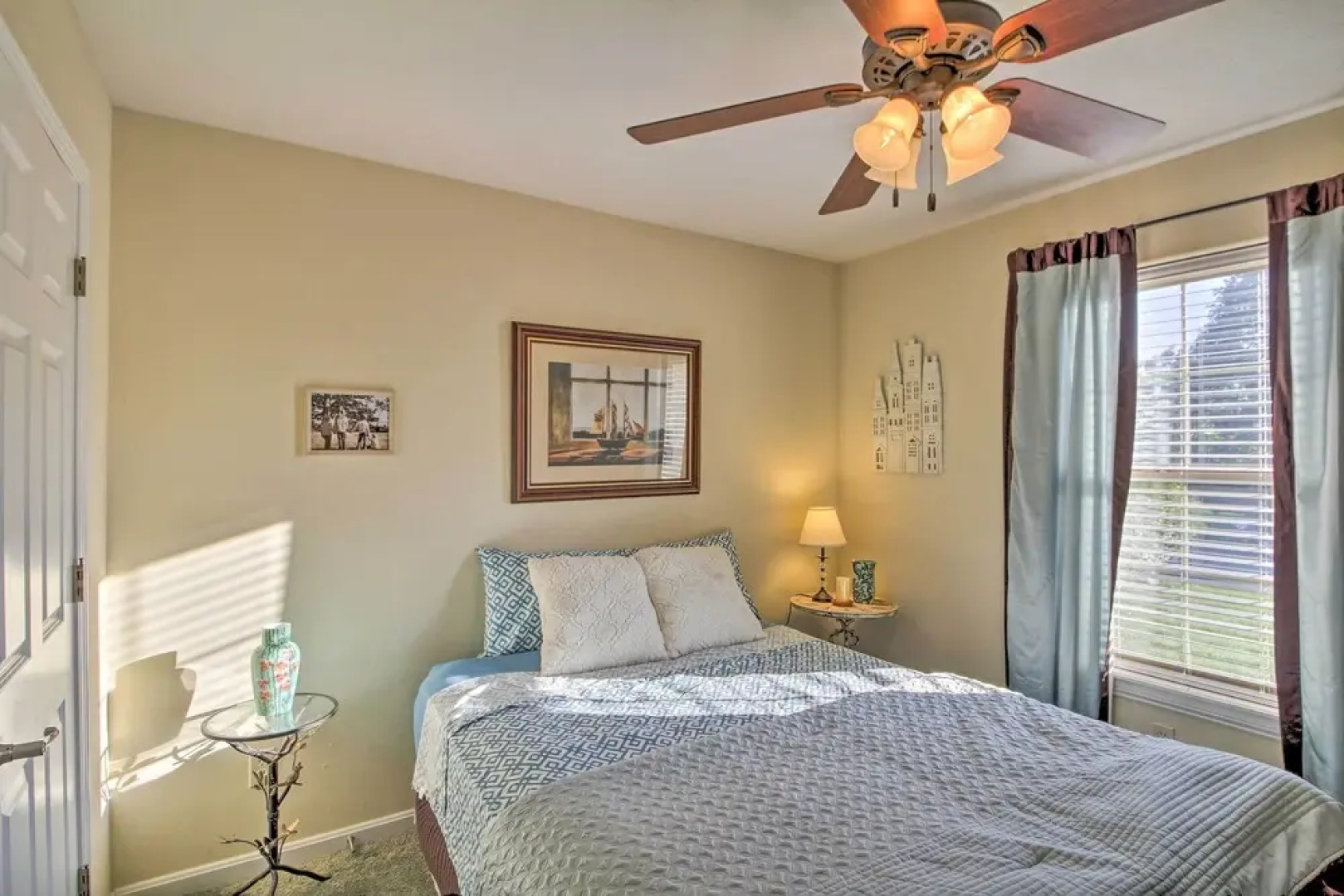 Pet-friendly Home w/ Yard: 9 Mi to Table Rock Lake