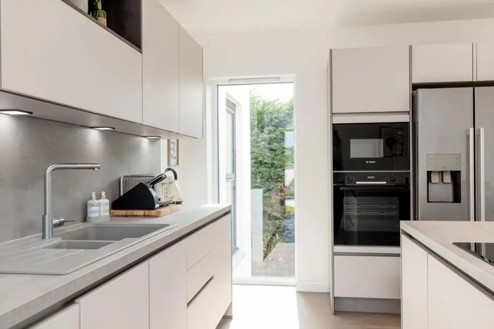 HOT TUB Entire 3 bed Penthouse East Lothian Luxury Apartment w Gdn Hot Tub, Musselburgh