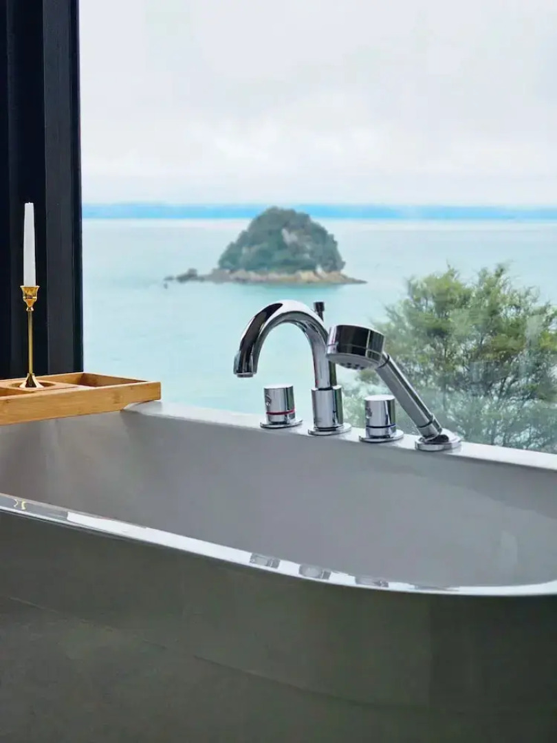 Oceanview Penthouse Suite & Beach Access