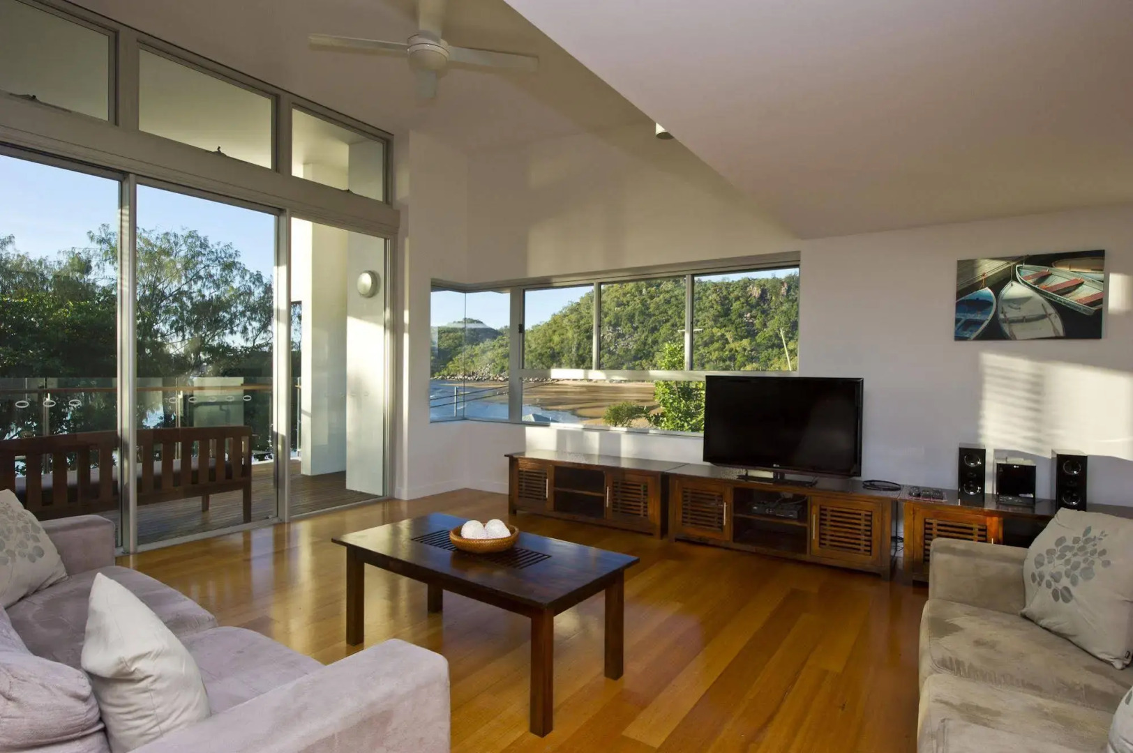 Maggies Beachfront Apartments