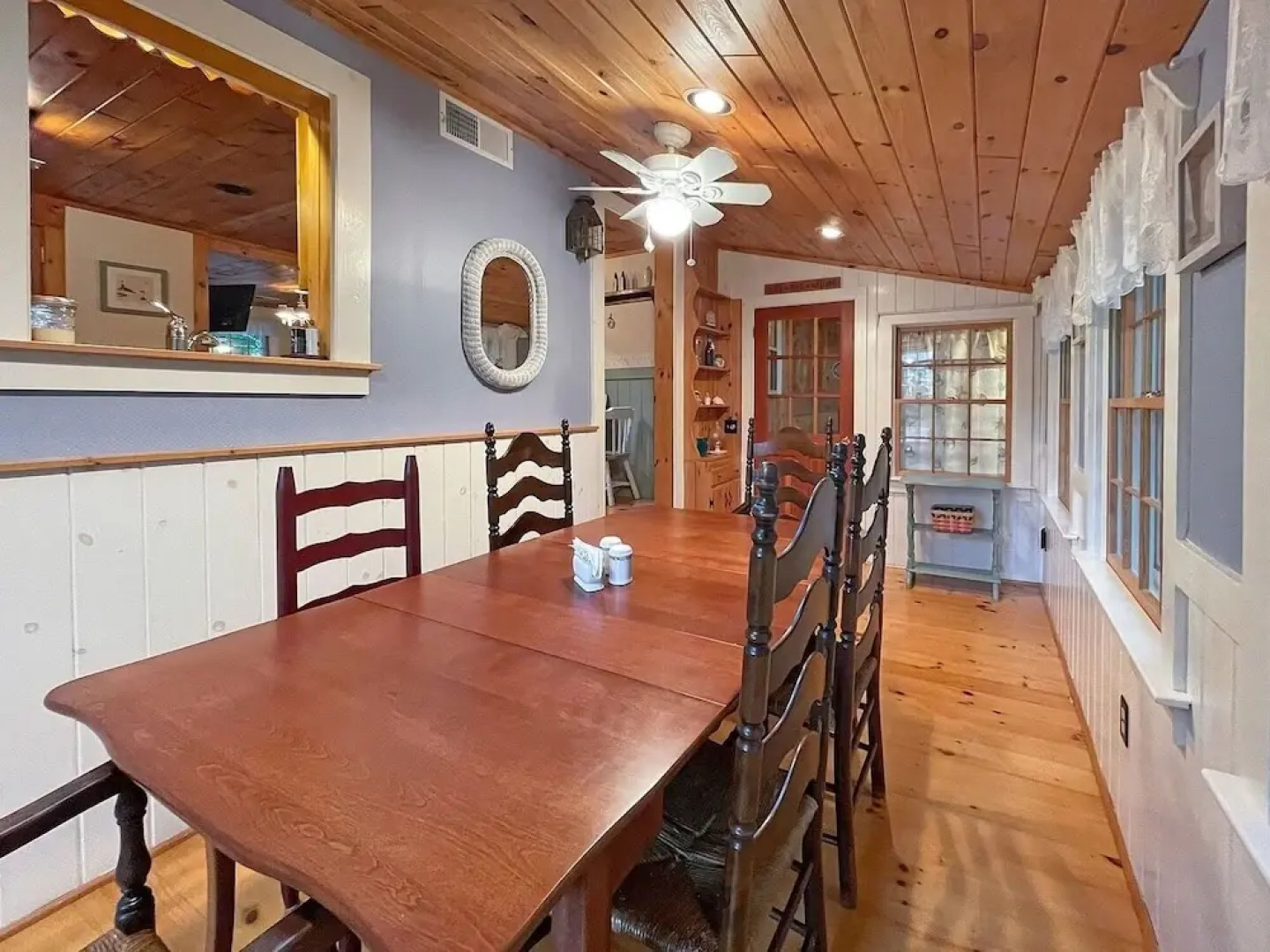 Dewey Cottage - Y854 Adorable Cottage Close To Long Sands Beach And Short Sands 4 Bedroom Home by RedAwning