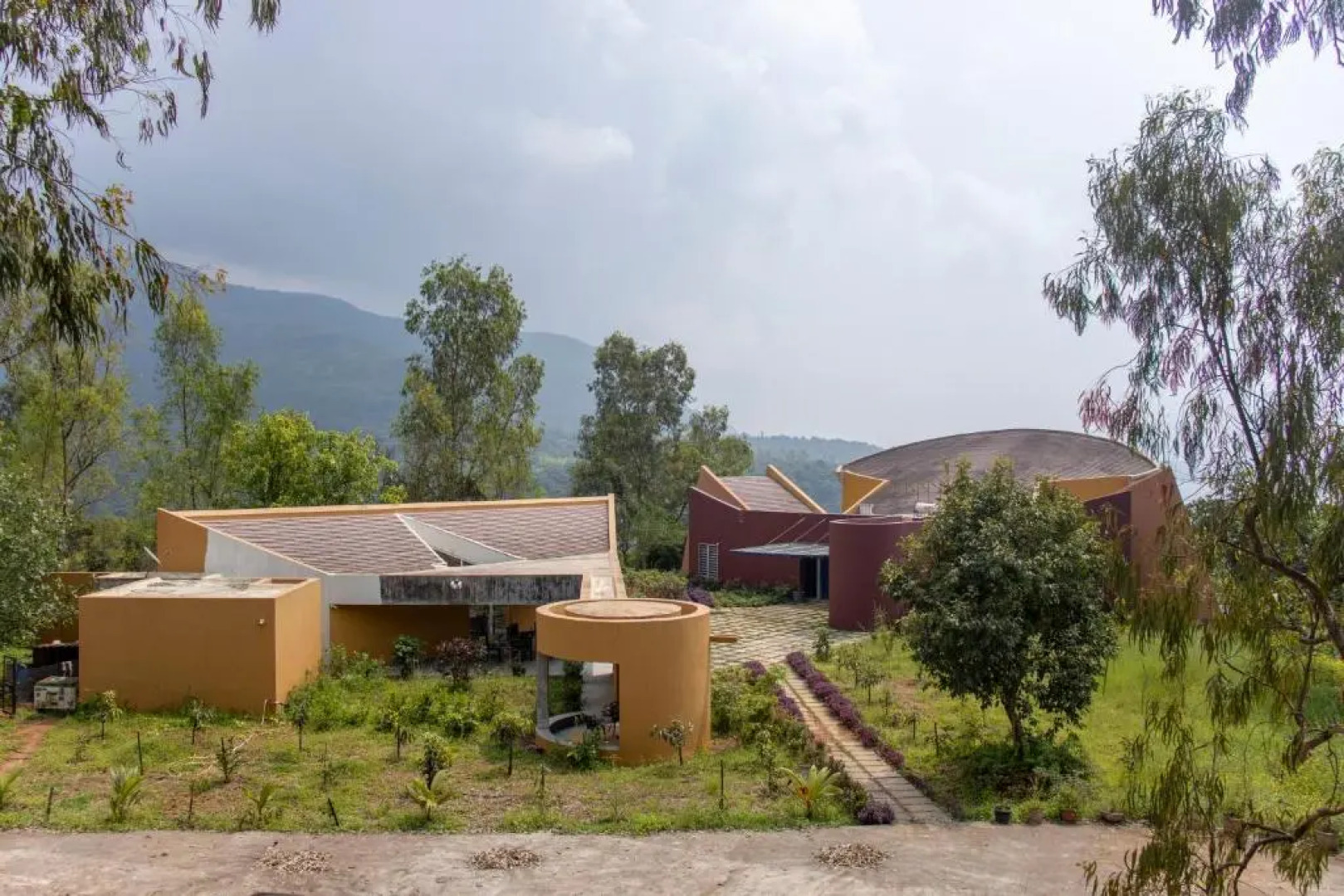 SaffronStays Solasta, Mulshi - Infinity Pool Villa with Mulshi DAM Views