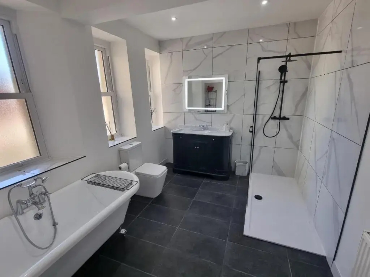 Exquisite 9 bed Villa hot tub, gym, cinema & more