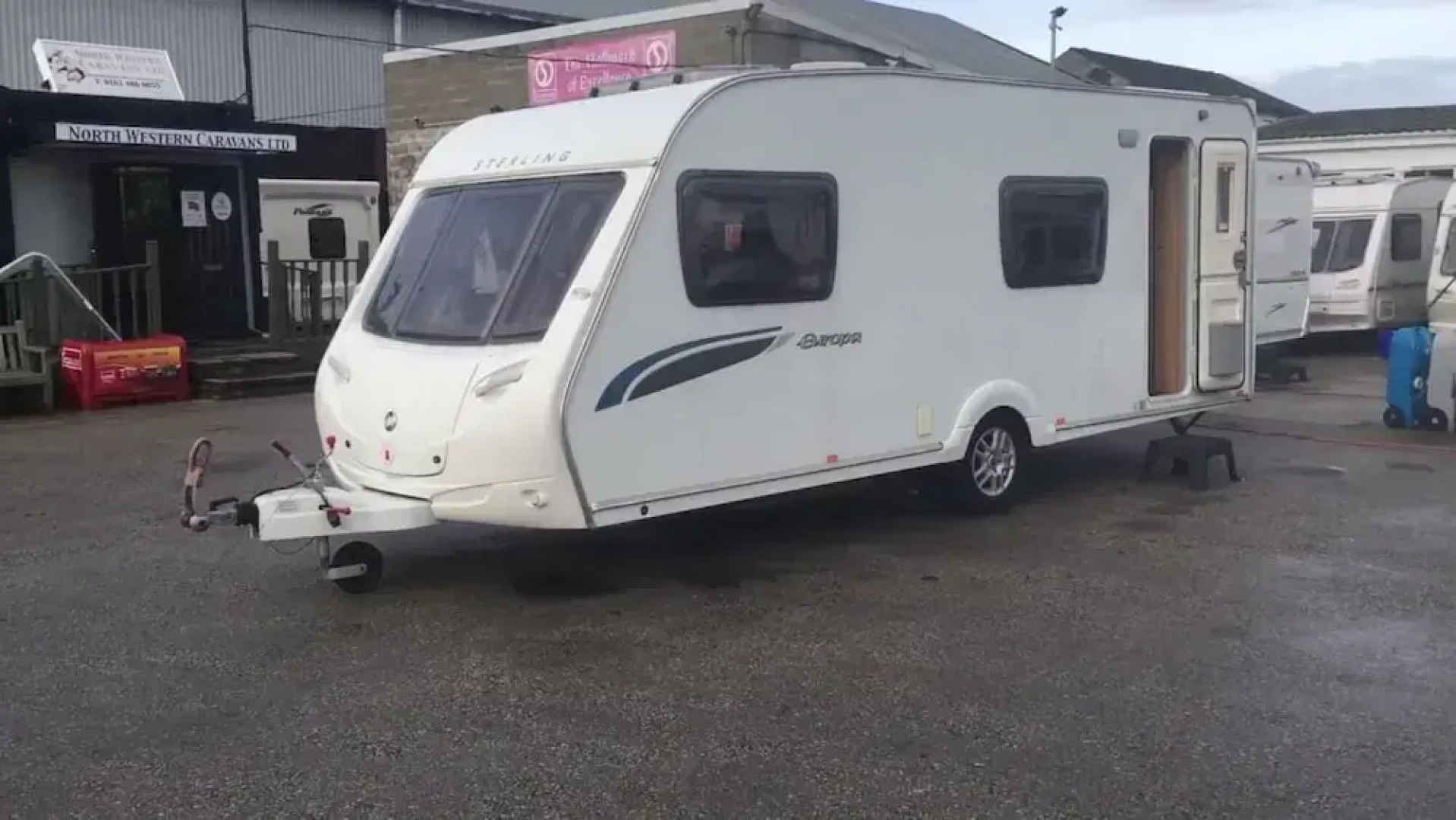 Stayzo Quiet Countryside Setting - Caravan View With Free Wi-fi in the Chiltern Hills