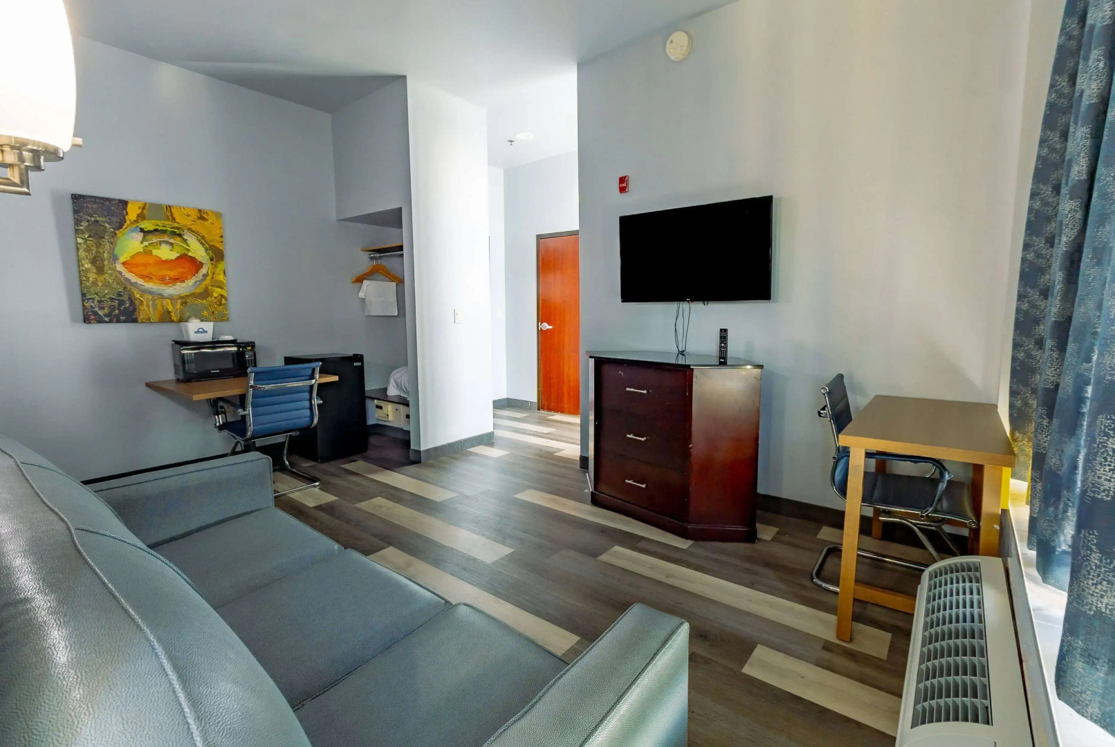 Days Inn & Suites by Wyndham Milwaukee