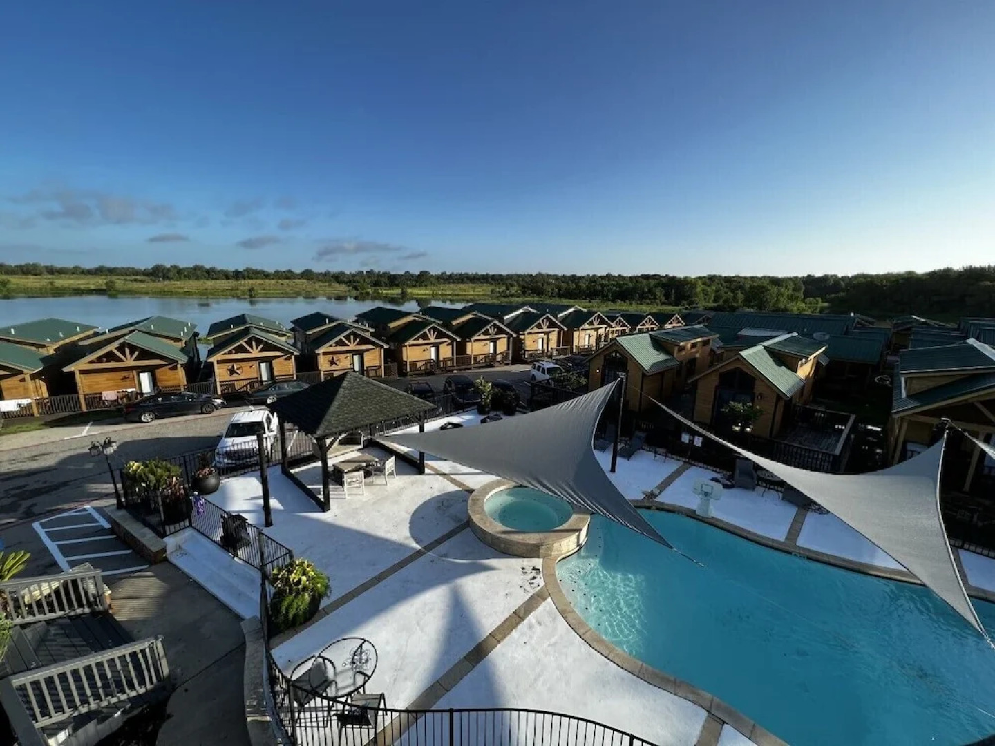 Fisherman`s Cove Lakeside Resort