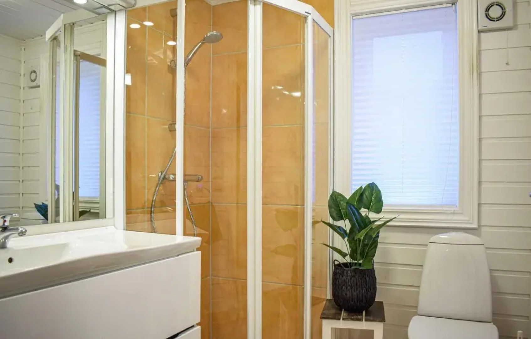 Nice Home in Bjoa With 4 Bedrooms, Wifi and Indoor Swimming Pool