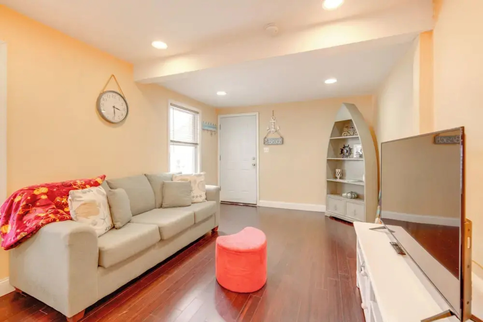 Walk to Ventnor Beach & Boardwalk: Coastal Gem