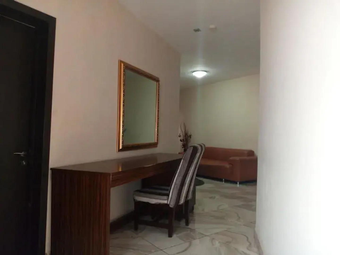 Danest Hotel And Suites